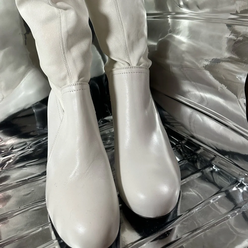 Brand NEW White Lemaire Boots - Fall 2021 Collection - Picture 7 of 8